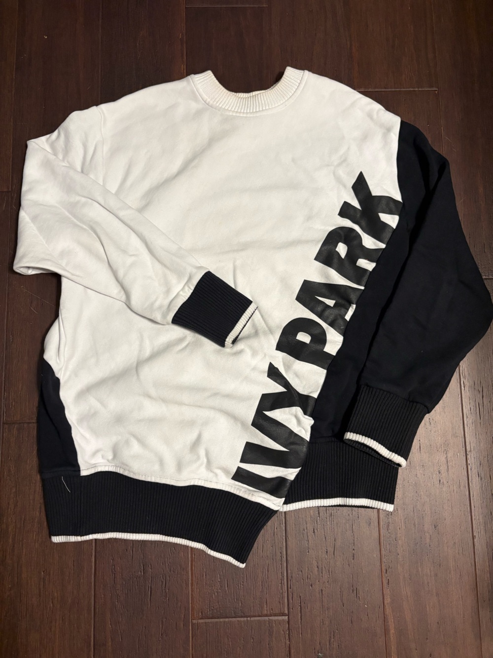 IVY PARK Black and White Logo Pullover